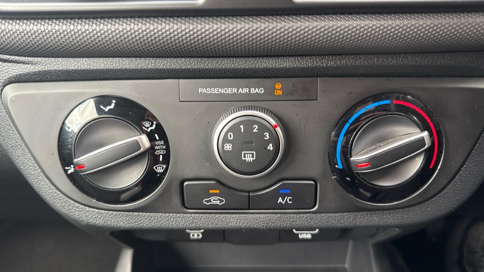 Hyundai i10 1.0 [63] Advance 5dr Auto [Nav] Petrol Hatchback - Image 25
