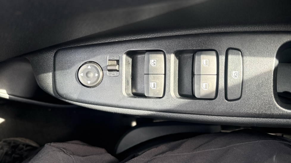 Hyundai i10 1.0 [63] Advance 5dr Auto [Nav] Petrol Hatchback - Image 35