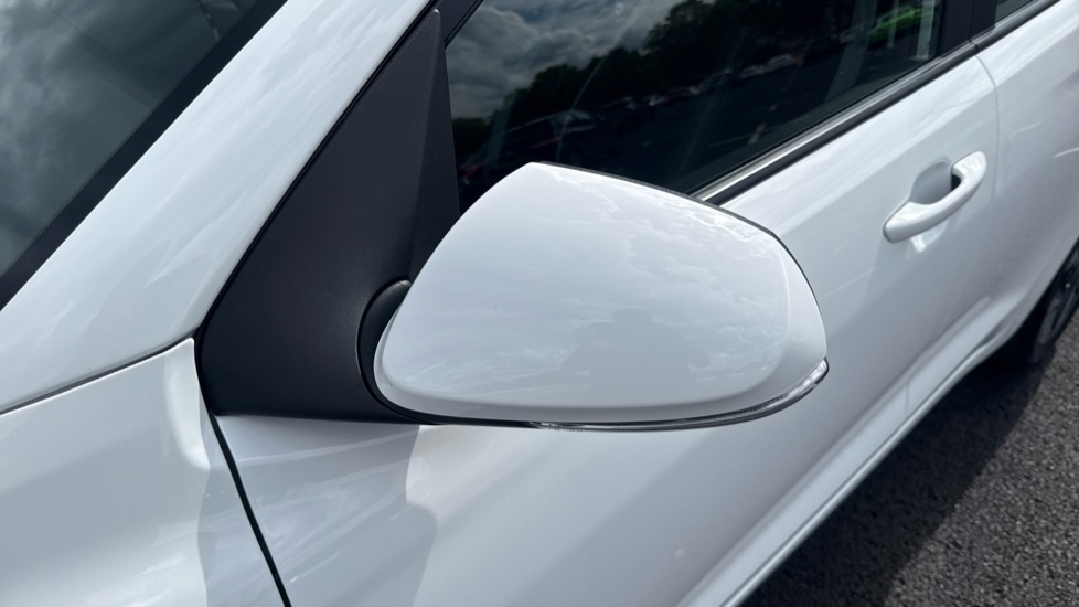 Hyundai i10 1.0 [63] Advance 5dr Auto [Nav] Petrol Hatchback - Image 41
