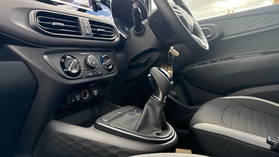 Hyundai i10 1.0 [63] Advance 5dr Auto [Nav] Petrol Hatchback - Image 13