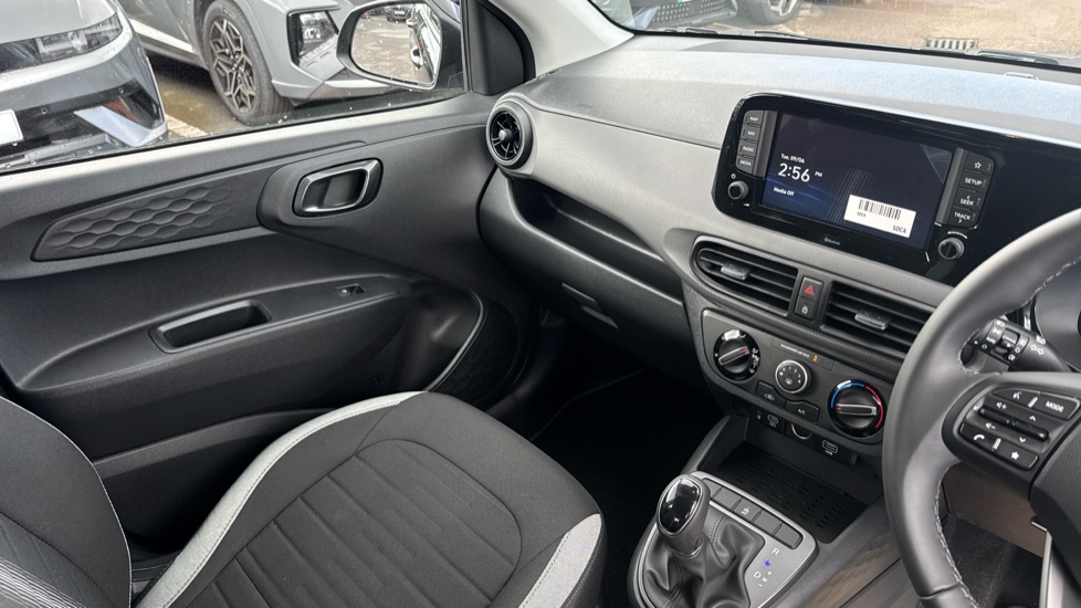 Hyundai i10 1.0 [63] Advance 5dr Auto [Nav] Petrol Hatchback - Image 14