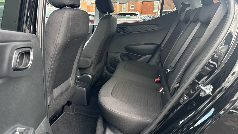 Hyundai i10 1.0 [63] Advance 5dr Auto [Nav] Petrol Hatchback - Image 16