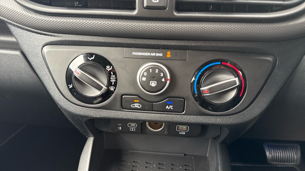 Hyundai i10 1.0 [63] Advance 5dr Auto [Nav] Petrol Hatchback - Image 25
