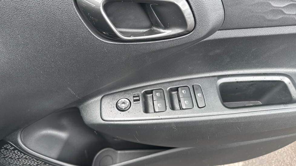 Hyundai i10 1.0 [63] Advance 5dr Auto [Nav] Petrol Hatchback - Image 36