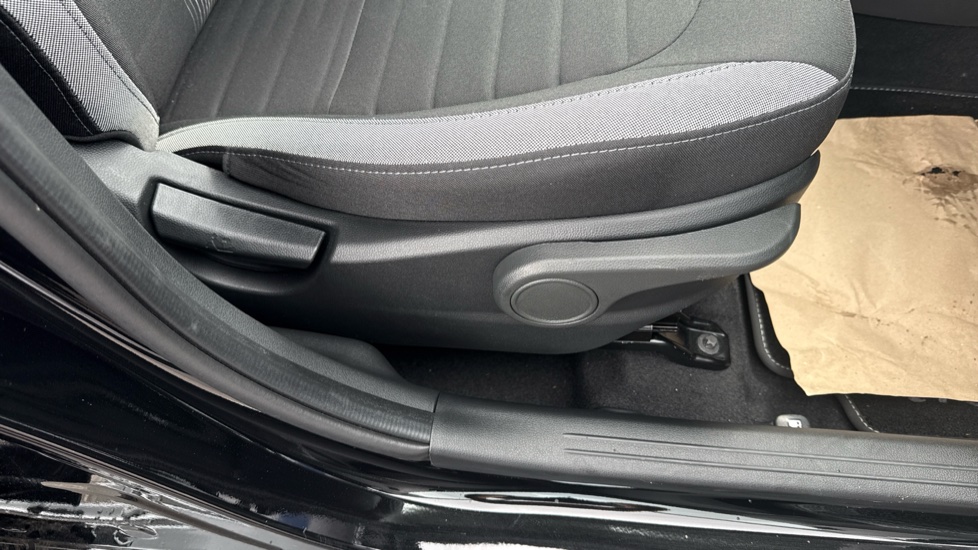 Hyundai i10 1.0 [63] Advance 5dr Auto [Nav] Petrol Hatchback - Image 37