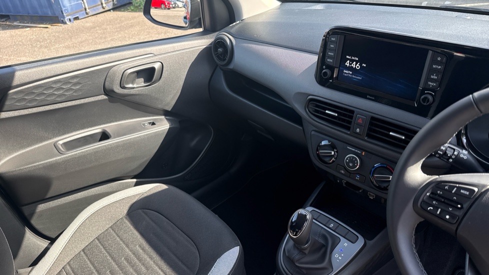 Hyundai i10 1.0 [63] Advance 5dr Auto [Nav] Petrol Hatchback - Image 14