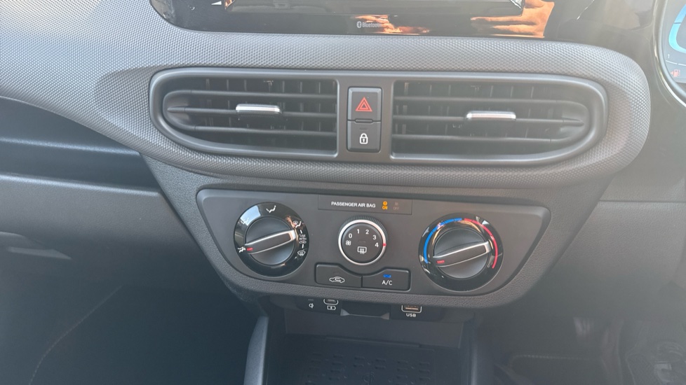 Hyundai i10 1.0 [63] Advance 5dr Auto [Nav] Petrol Hatchback - Image 22