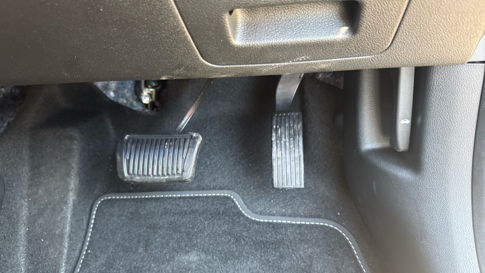 Hyundai i10 1.0 [63] Advance 5dr Auto [Nav] Petrol Hatchback - Image 31