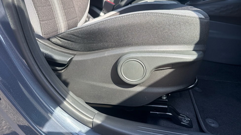 Hyundai i10 1.0 [63] Advance 5dr Auto [Nav] Petrol Hatchback - Image 33