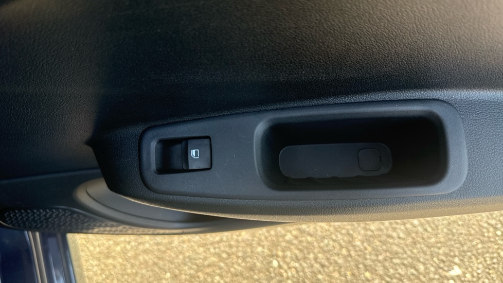 Hyundai i10 1.0 [63] Advance 5dr Auto [Nav] Petrol Hatchback - Image 34