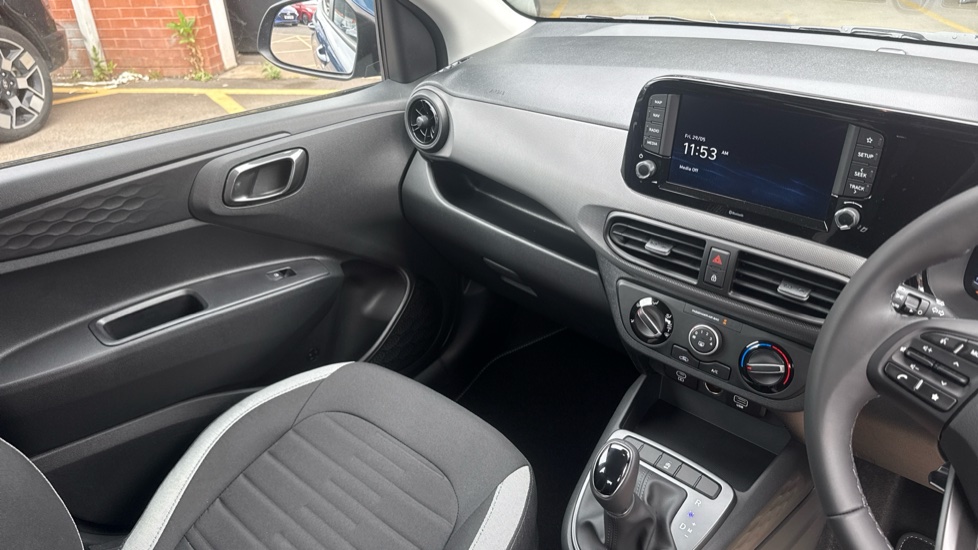 Hyundai i10 1.0 [63] Advance 5dr Auto [Nav] Petrol Hatchback - Image 14