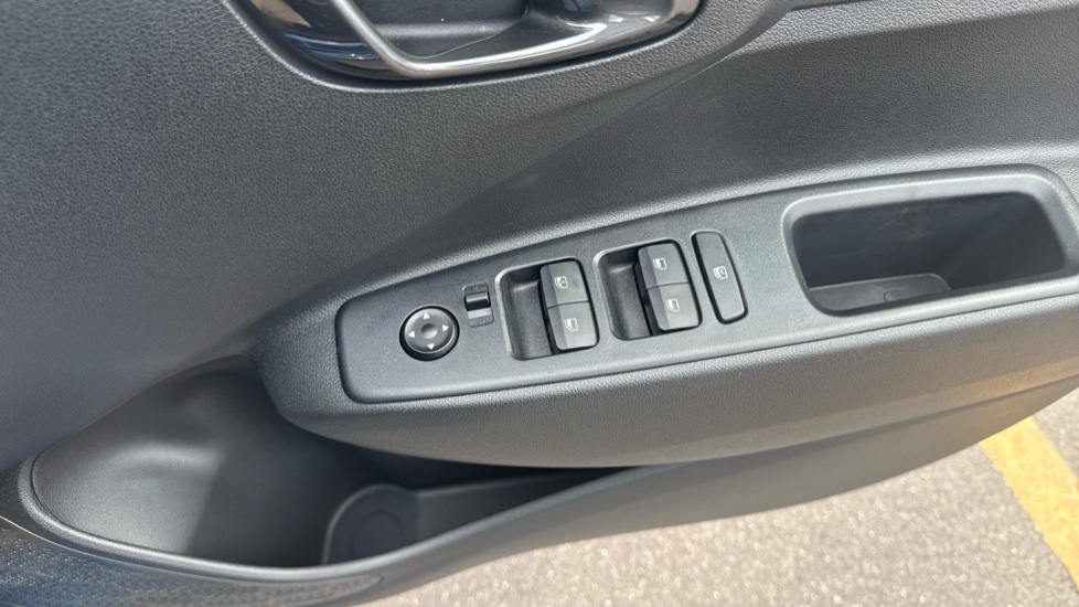Hyundai i10 1.0 [63] Advance 5dr Auto [Nav] Petrol Hatchback - Image 32