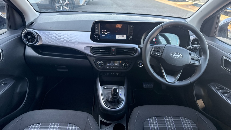 Hyundai i10 1.2 [79] Premium 5dr Auto [Nav] Petrol Hatchback - Image 10