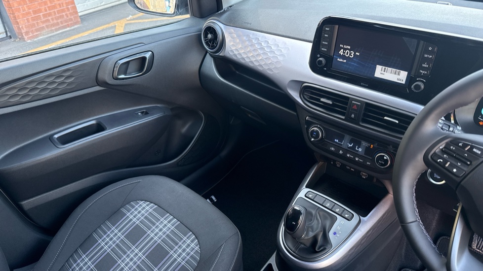Hyundai i10 1.2 [79] Premium 5dr Auto [Nav] Petrol Hatchback - Image 14