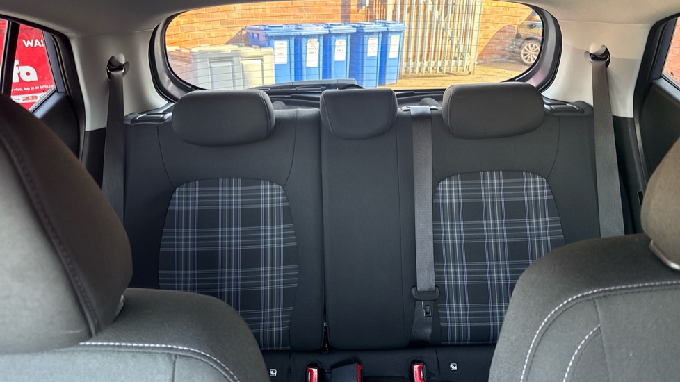 Hyundai i10 1.2 [79] Premium 5dr Auto [Nav] Petrol Hatchback - Image 15