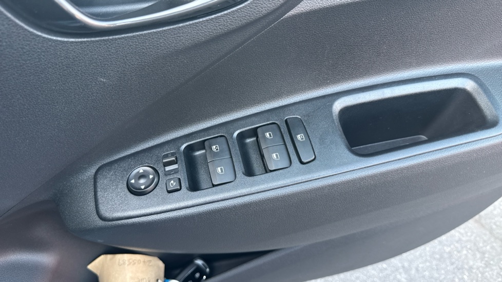 Hyundai i10 1.2 [79] Premium 5dr Auto [Nav] Petrol Hatchback - Image 35