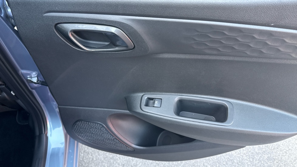 Hyundai i10 1.2 [79] Premium 5dr Auto [Nav] Petrol Hatchback - Image 38