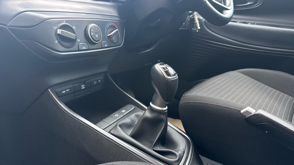 Hyundai i20 1.0T GDi 48V MHD SE Connect 5dr Petrol Hatchback - Image 13