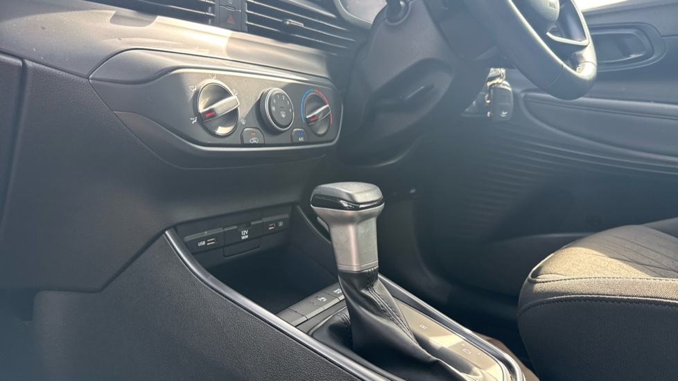 Hyundai BAYON 1.0 TGDi 48V MHEV SE Connect 5dr DCT Petrol Hatchback - Image 13