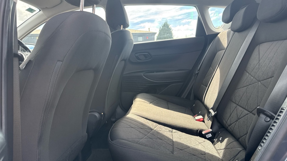 Hyundai BAYON 1.0 TGDi 48V MHEV SE Connect 5dr DCT Petrol Hatchback - Image 16