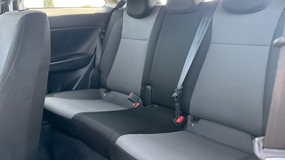 Hyundai i20 1.2 Blue Drive SE 3dr Petrol Hatchback - Image 16