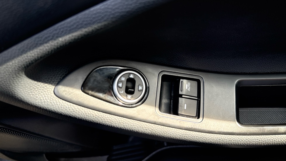 Hyundai i20 1.2 Blue Drive SE 3dr Petrol Hatchback - Image 36
