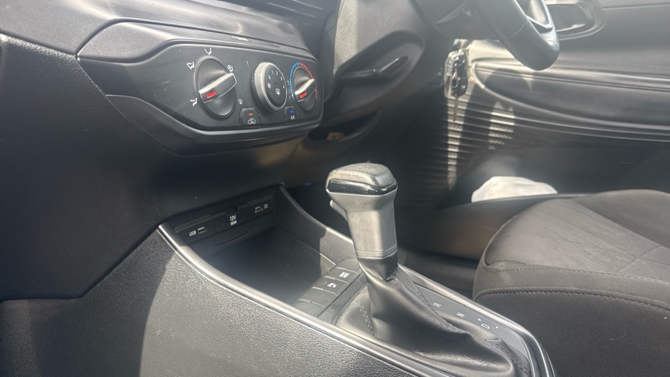 Hyundai BAYON 1.0 TGDi 48V MHEV SE Connect 5dr DCT Petrol Hatchback - Image 13