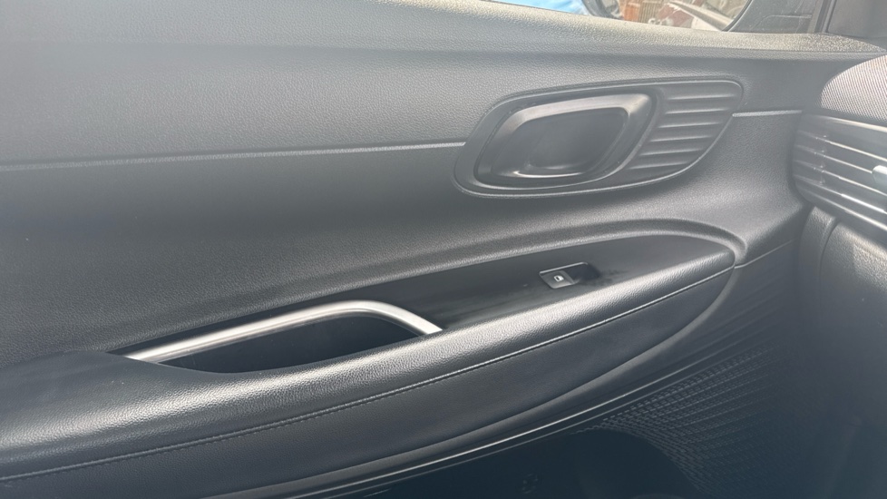 Hyundai BAYON 1.0 TGDi 48V MHEV SE Connect 5dr DCT Petrol Hatchback - Image 22