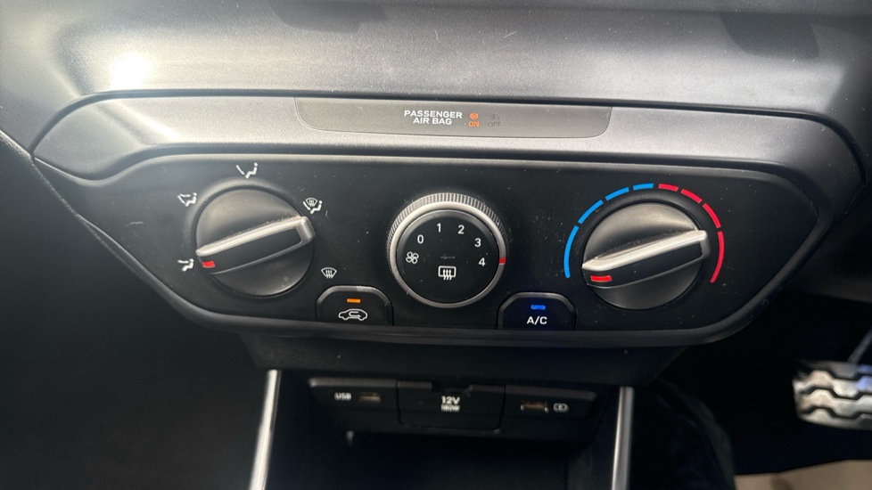 Hyundai BAYON 1.0 TGDi 48V MHEV SE Connect 5dr DCT Petrol Hatchback - Image 25