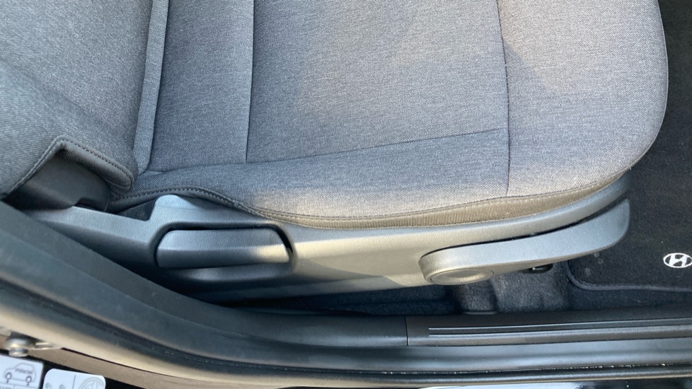 Hyundai INSTER 85kW 02 49kWh 5dr Auto Electric Hatchback - Image 31