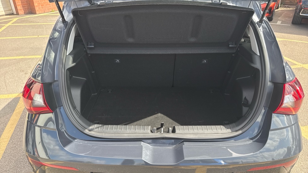 Hyundai i20 1.0T GDi 90 Tech Line 5dr Petrol Hatchback - Image 4