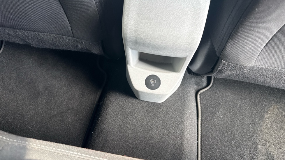 Hyundai i20 1.0T GDi 90 Tech Line 5dr Petrol Hatchback - Image 38