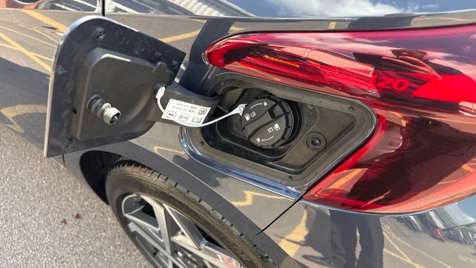 Hyundai i20 1.0T GDi 90 Tech Line 5dr Petrol Hatchback - Image 45