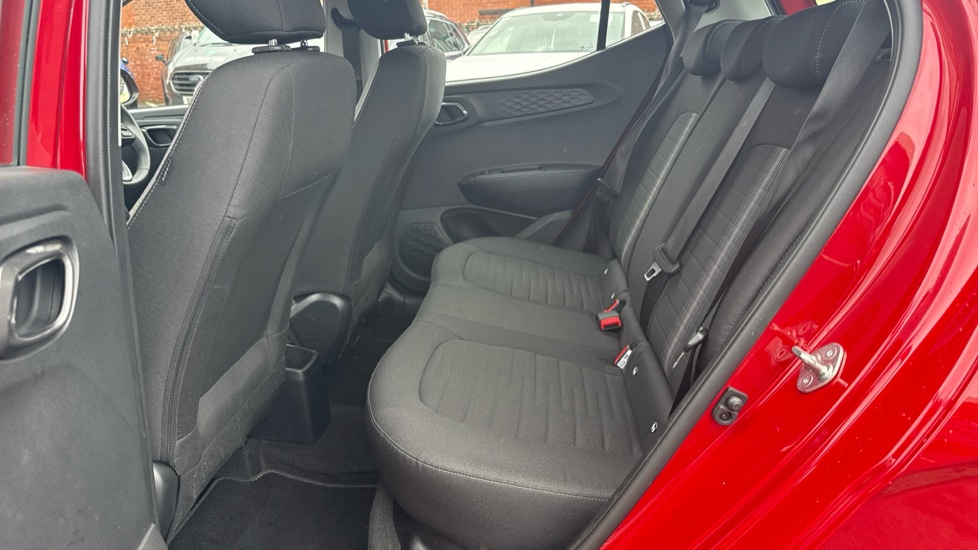 Hyundai i10 1.0 [63] Advance 5dr Auto [Nav] Petrol Hatchback - Image 16