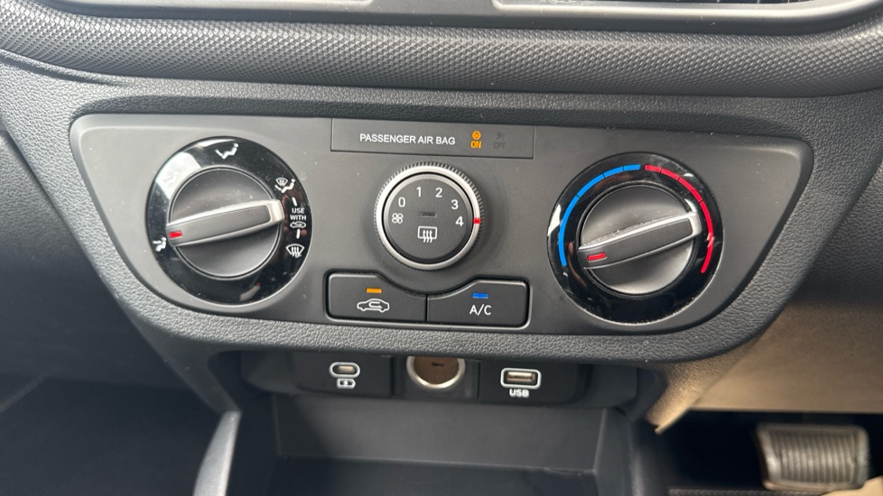 Hyundai i10 1.0 [63] Advance 5dr Auto [Nav] Petrol Hatchback - Image 25