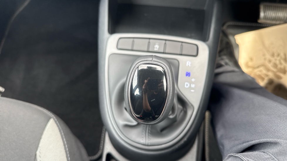Hyundai i10 1.0 [63] Advance 5dr Auto [Nav] Petrol Hatchback - Image 28