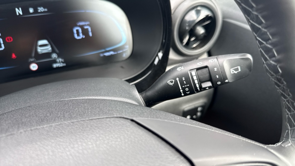 Hyundai i10 1.0 [63] Advance 5dr Auto [Nav] Petrol Hatchback - Image 33