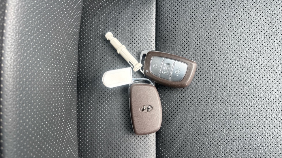 Hyundai TUCSON 1.6 TGDi 177 Premium SE 5dr 2WD DCT Petrol Estate - Image 20