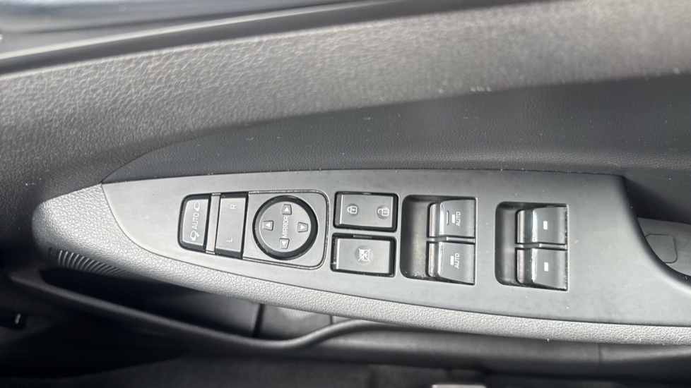 Hyundai TUCSON 1.6 TGDi 177 Premium SE 5dr 2WD DCT Petrol Estate - Image 36