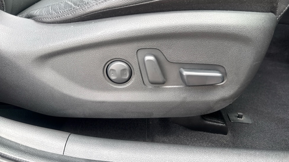 Hyundai TUCSON 1.6 TGDi 177 Premium SE 5dr 2WD DCT Petrol Estate - Image 40
