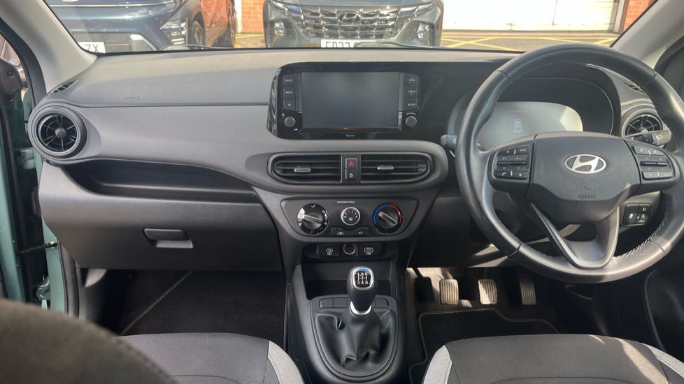 Hyundai i10 1.0 Advance 5dr Petrol Hatchback - Image 10