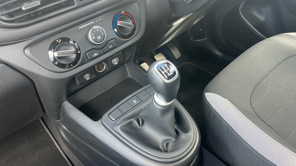 Hyundai i10 1.0 Advance 5dr Petrol Hatchback - Image 13