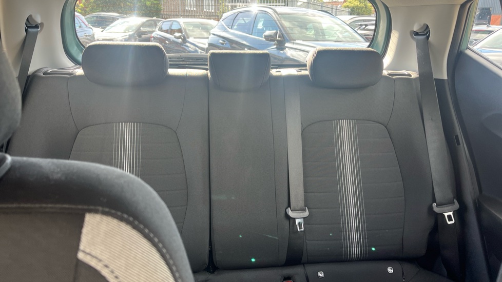 Hyundai i10 1.0 Advance 5dr Petrol Hatchback - Image 15