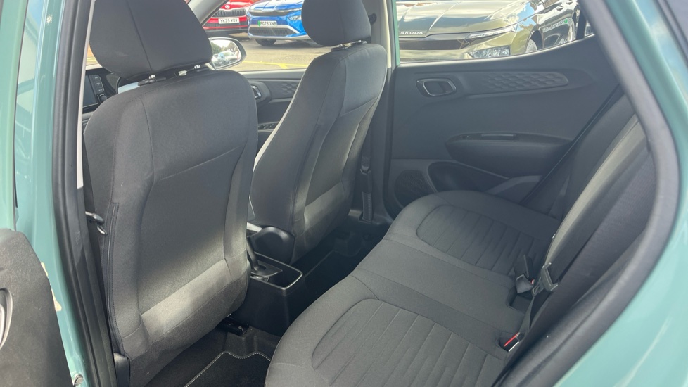 Hyundai i10 1.0 Advance 5dr Petrol Hatchback - Image 16