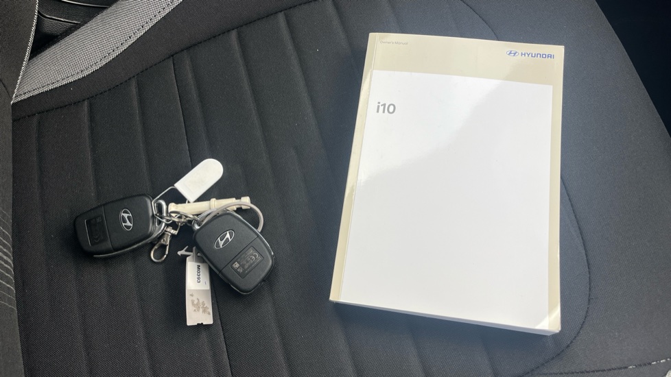 Hyundai i10 1.0 Advance 5dr Petrol Hatchback - Image 19