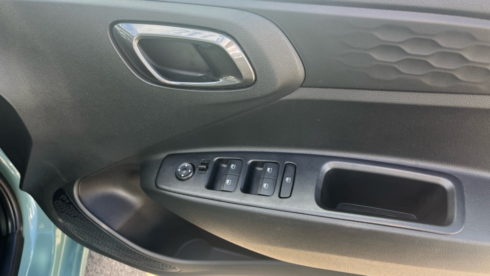 Hyundai i10 1.0 Advance 5dr Petrol Hatchback - Image 22
