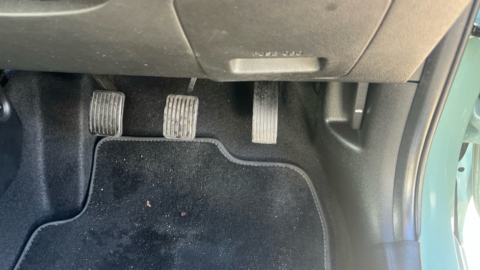 Hyundai i10 1.0 Advance 5dr Petrol Hatchback - Image 23