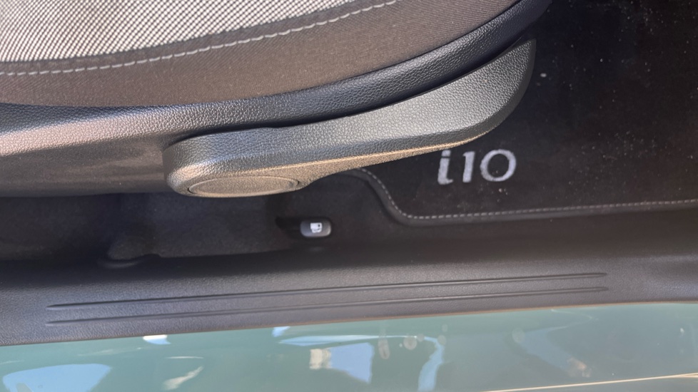 Hyundai i10 1.0 Advance 5dr Petrol Hatchback - Image 24