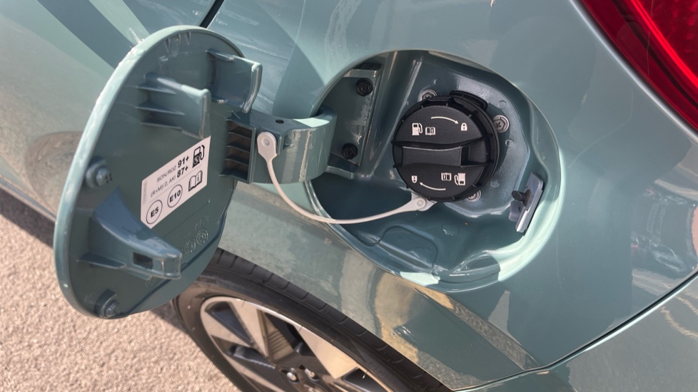 Hyundai i10 1.0 Advance 5dr Petrol Hatchback - Image 26