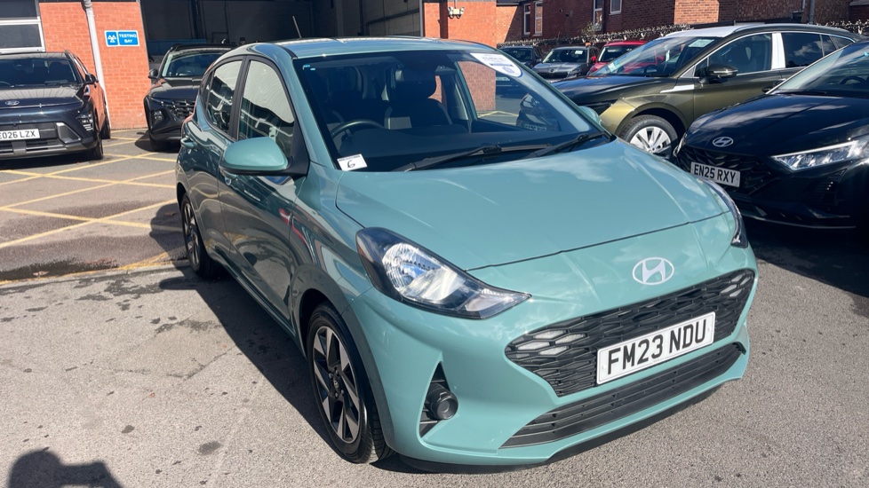 Hyundai i10 1.0 Advance 5dr Petrol Hatchback - Image 32